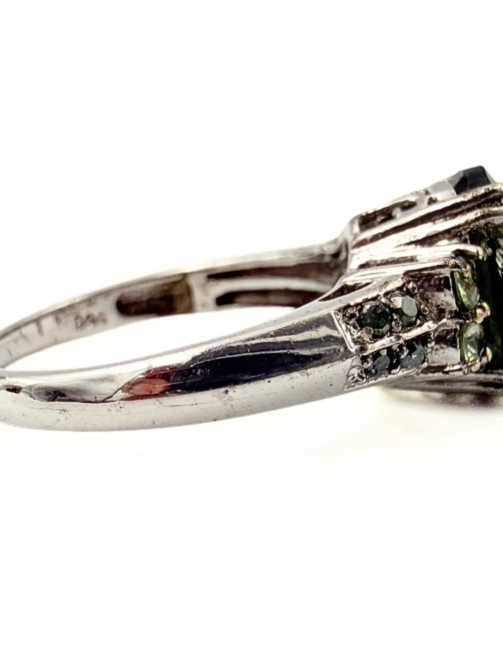 Contemporary Marked Sterling Silver Green Oval Faceted Glass Cocktail Ring Sz 8